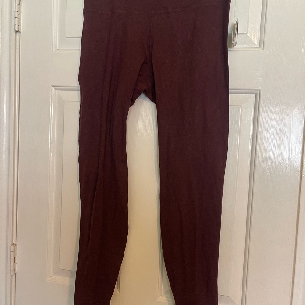 NWT Old Navy Burgundy Go-Dry Leggings